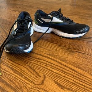 Men’s Brooks running shoes- size 8